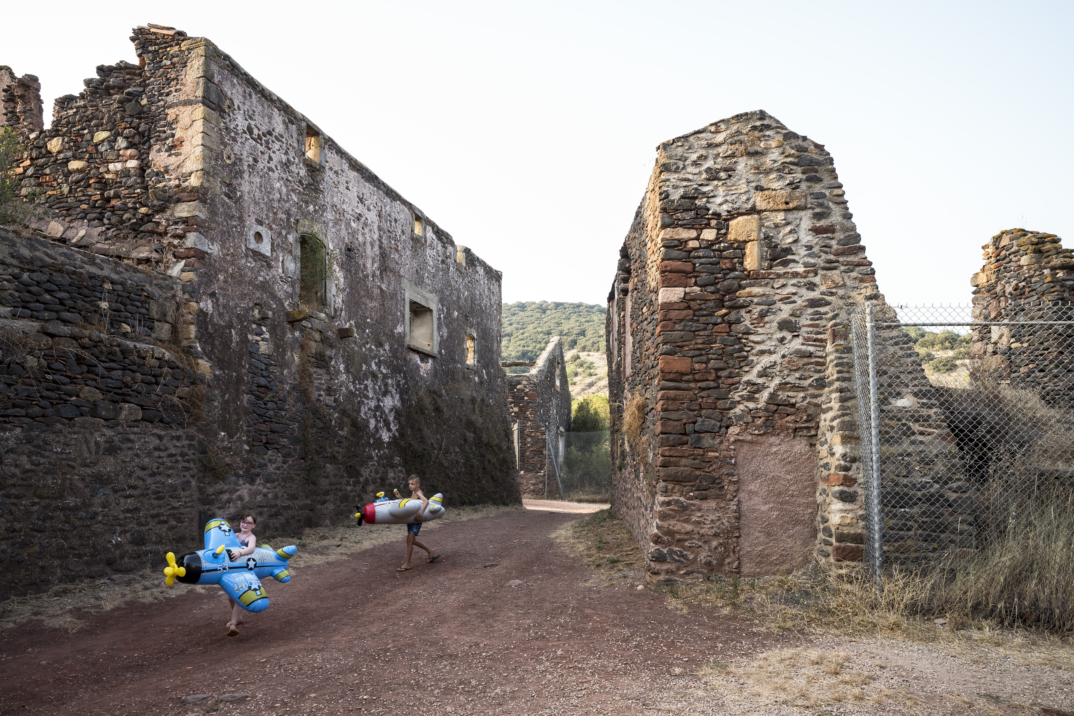 image 07.Jeu_dans_les_ruines.jpg (5.1MB)